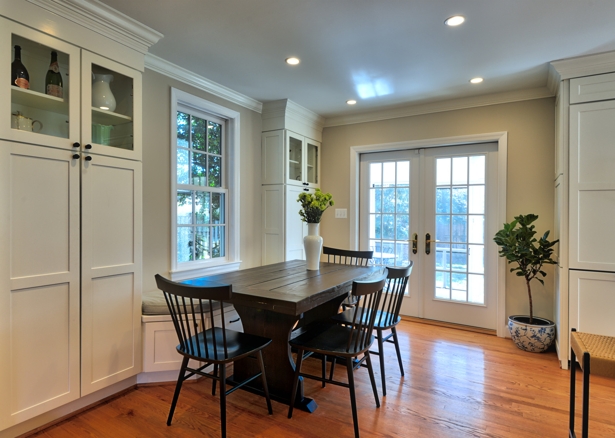 Classic-dinning-room-table