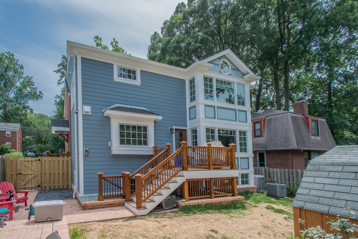 excellent-back-door-stairwell-to-yard