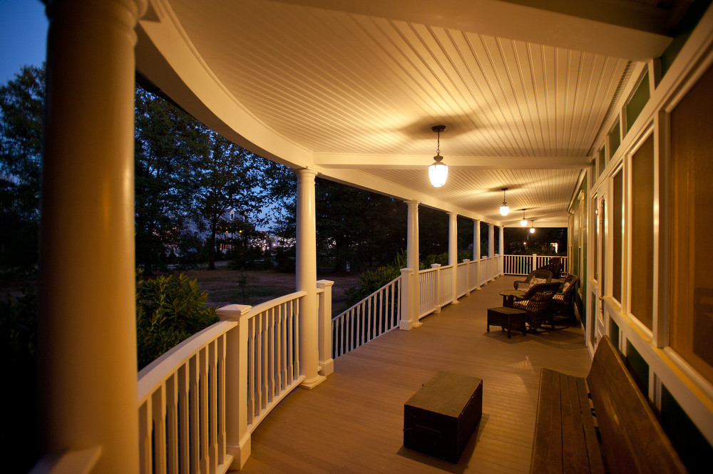 sweeping-classic-rocking-chair-porch